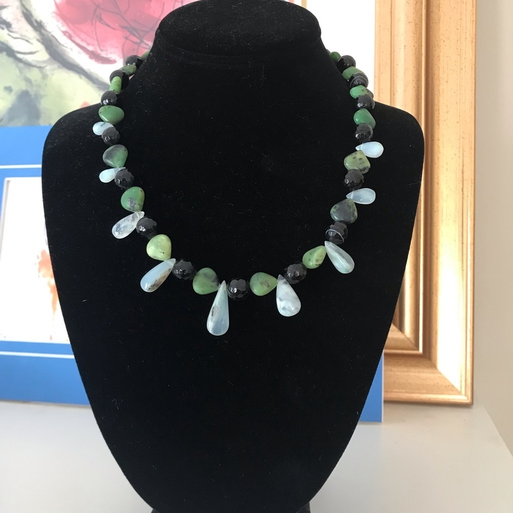 Black onyx and chrysoprase beaded necklace - Picture 5 of 5